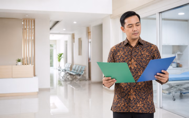 Ilustrasi perbedaan klinik pratama dan utama dari sisi layanan dan tenaga medis